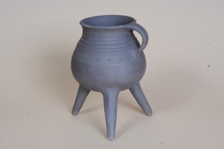 Trojnožka 1, Opava 14. století, výška cca 18 cm, cena 750 Kč