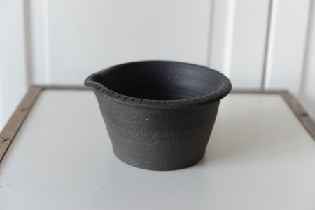 Mísa 4, Pfaffenschlag 14. století, průměr cca 19 cm, výška cca 8 cm, cena 450 Kč